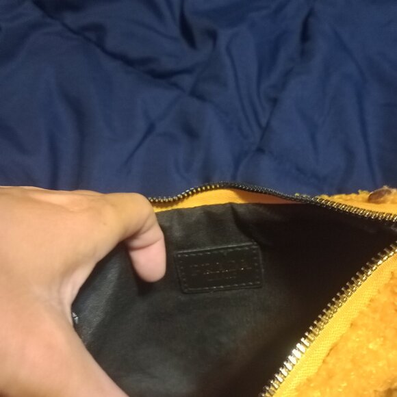 Prada purse - Picture 1 of 2